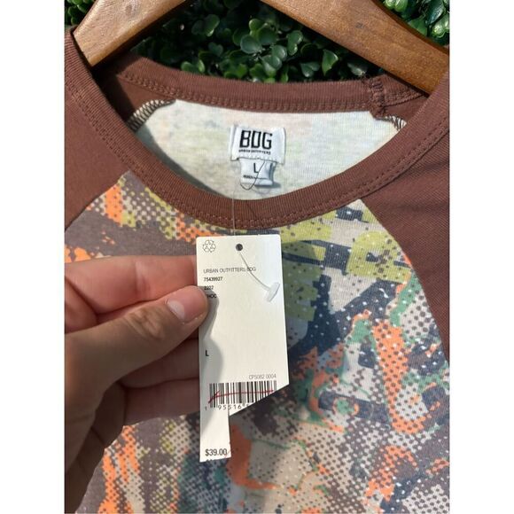 BDG URBAN OUTFITTERS ABSTRACT y2k QUARTER SLEEVE CROP TOP SZ LARGE NWT - Picture 2 of 4